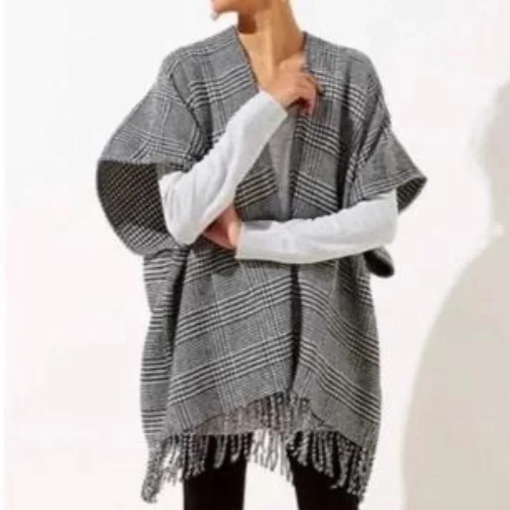 Loft Houndstooth Plaid Reversible Fringed Poncho Wrap Cape 22410